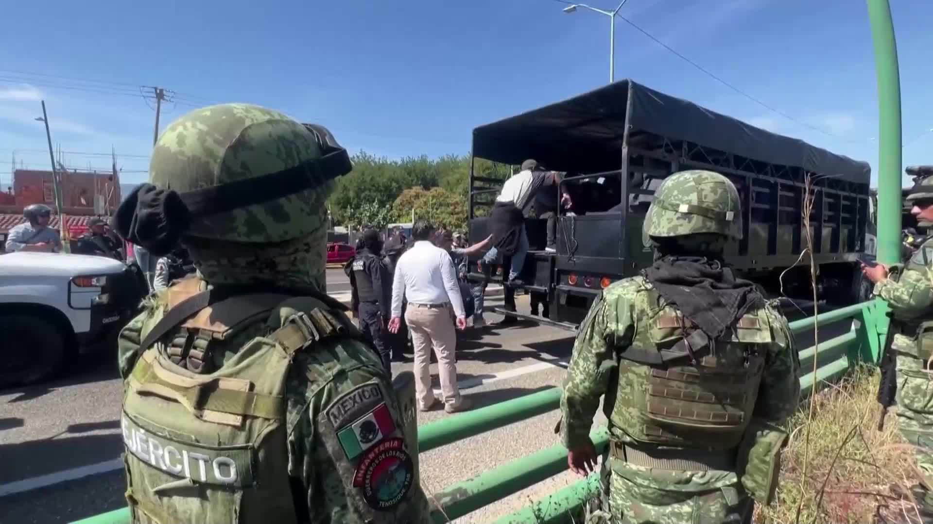 В Мексико заловиха камион с 250 мигранти (ВИДЕО)
