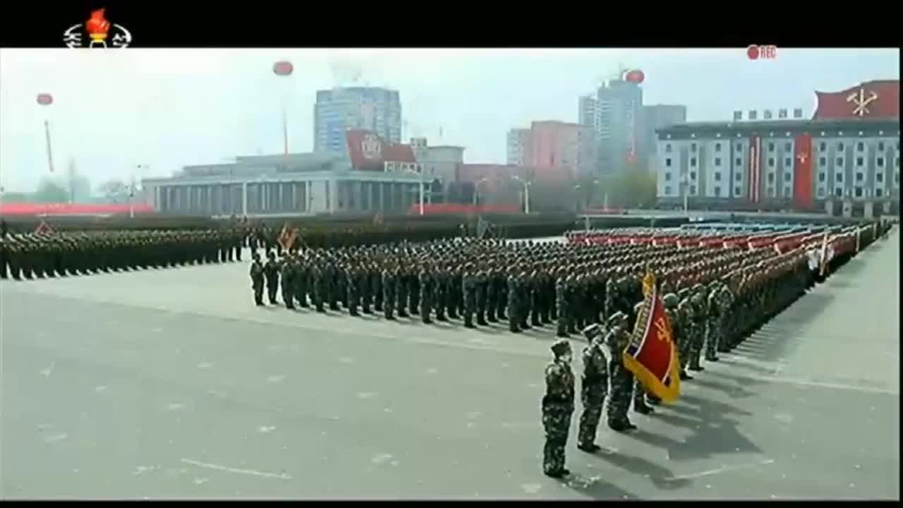 Северна Корея: С военен парад беше отбелязано рождението на "Бащата на нацията"