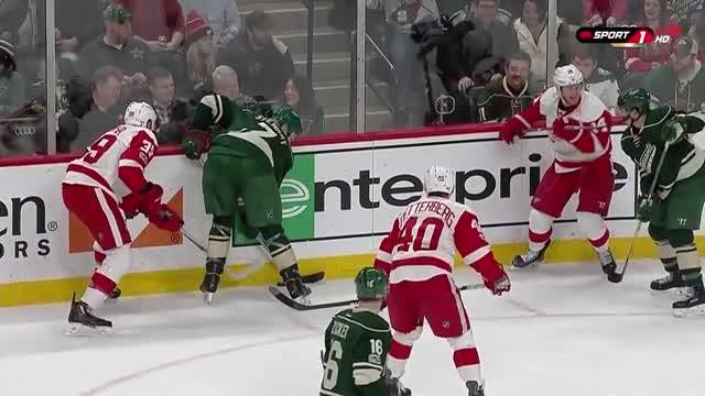 Здрав бой в НХЛ за удар със стик в лицето
