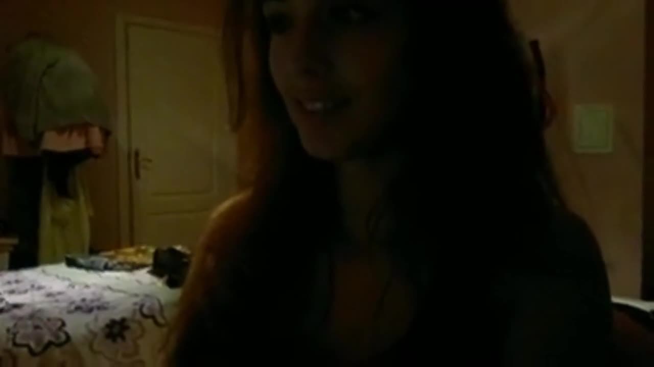 Красиво българско момиче изпълнява Rihanna-diamonds (cover by Reni)