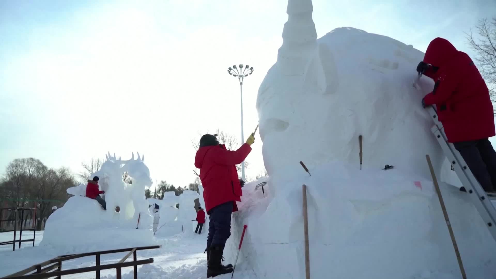 Снежни скулптори завладяха североизточен Китай (ВИДЕО)