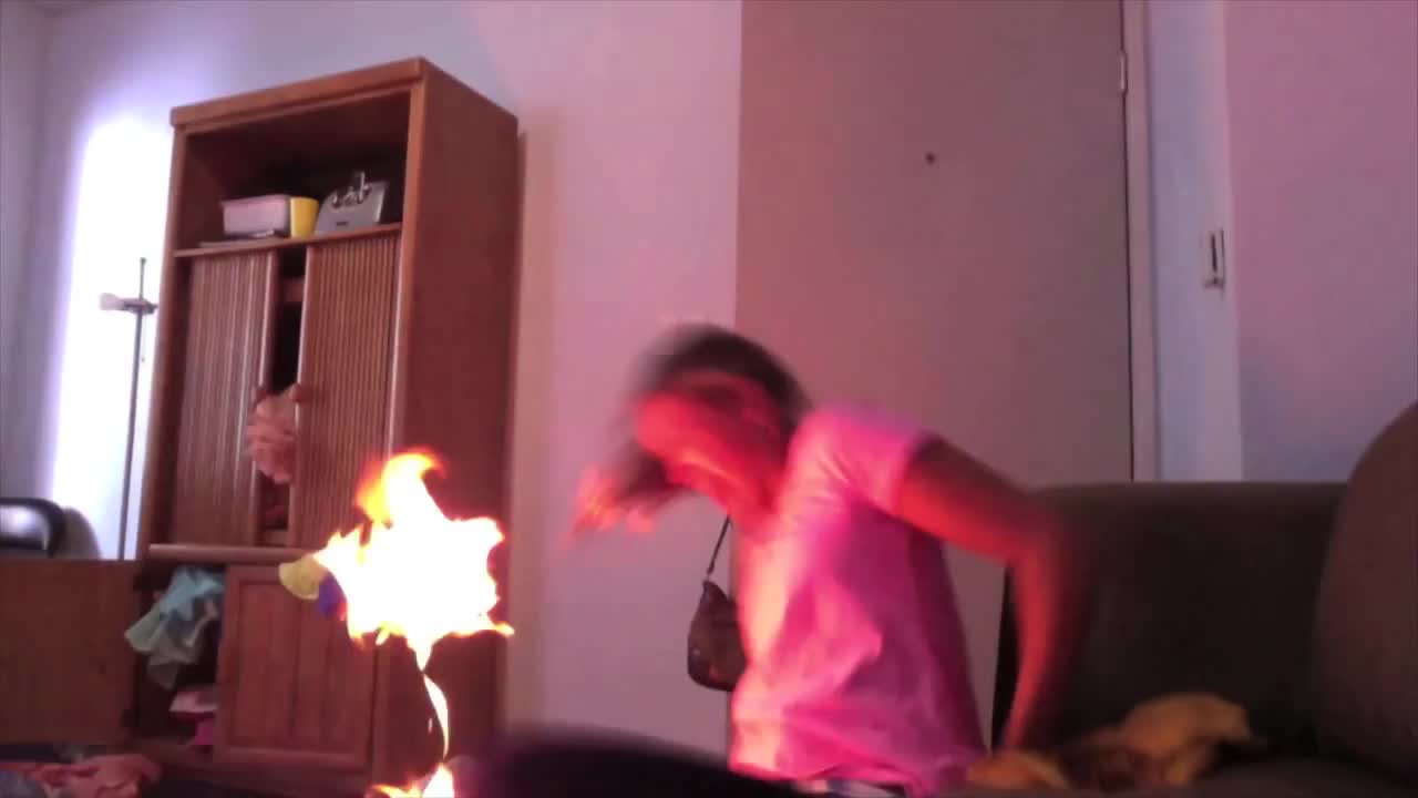 Гореща мацка танцува   много лош край : D