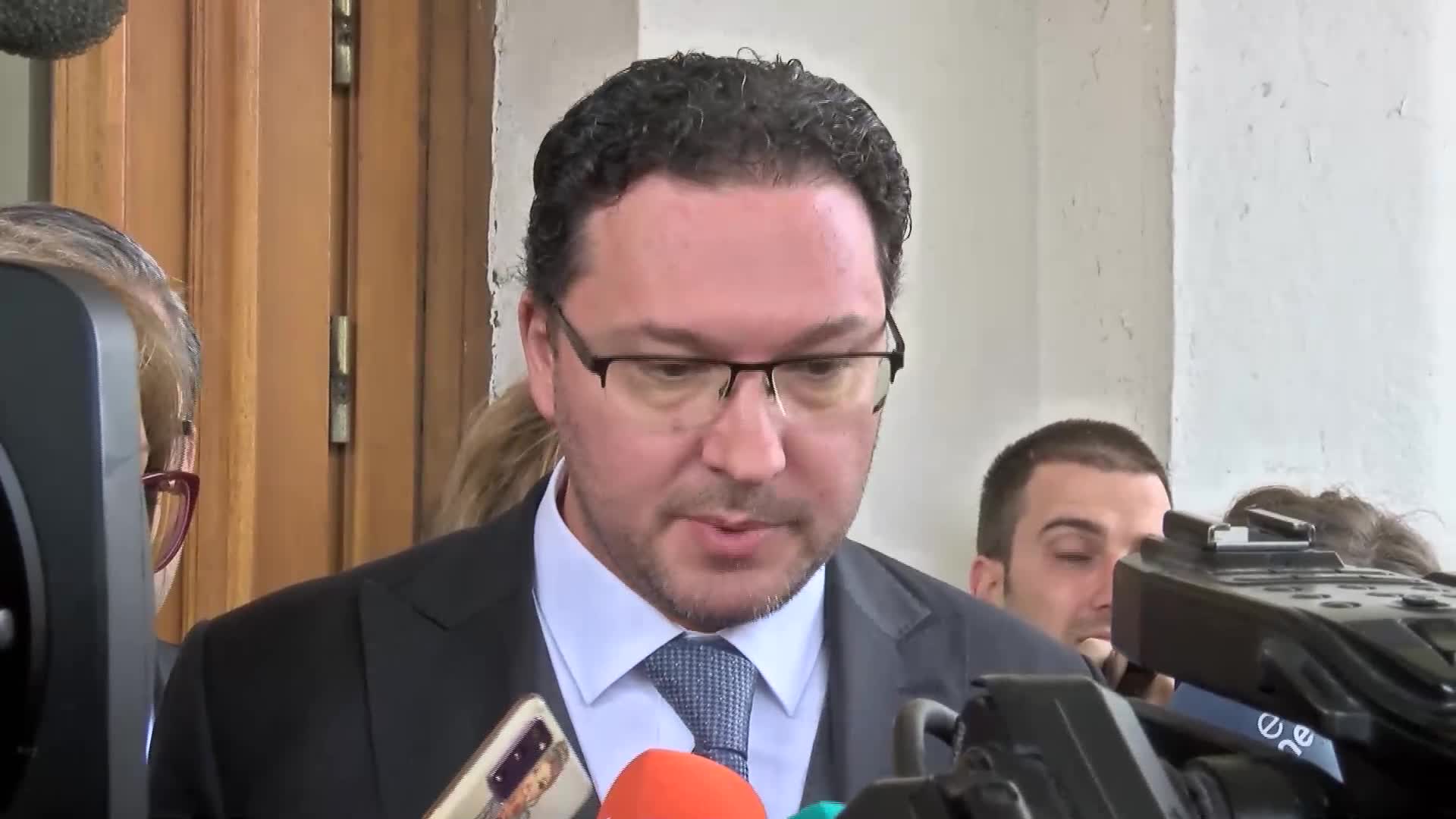 Захариева: Единодушно се реши да поканим Зеленски на първия Председателски съвет