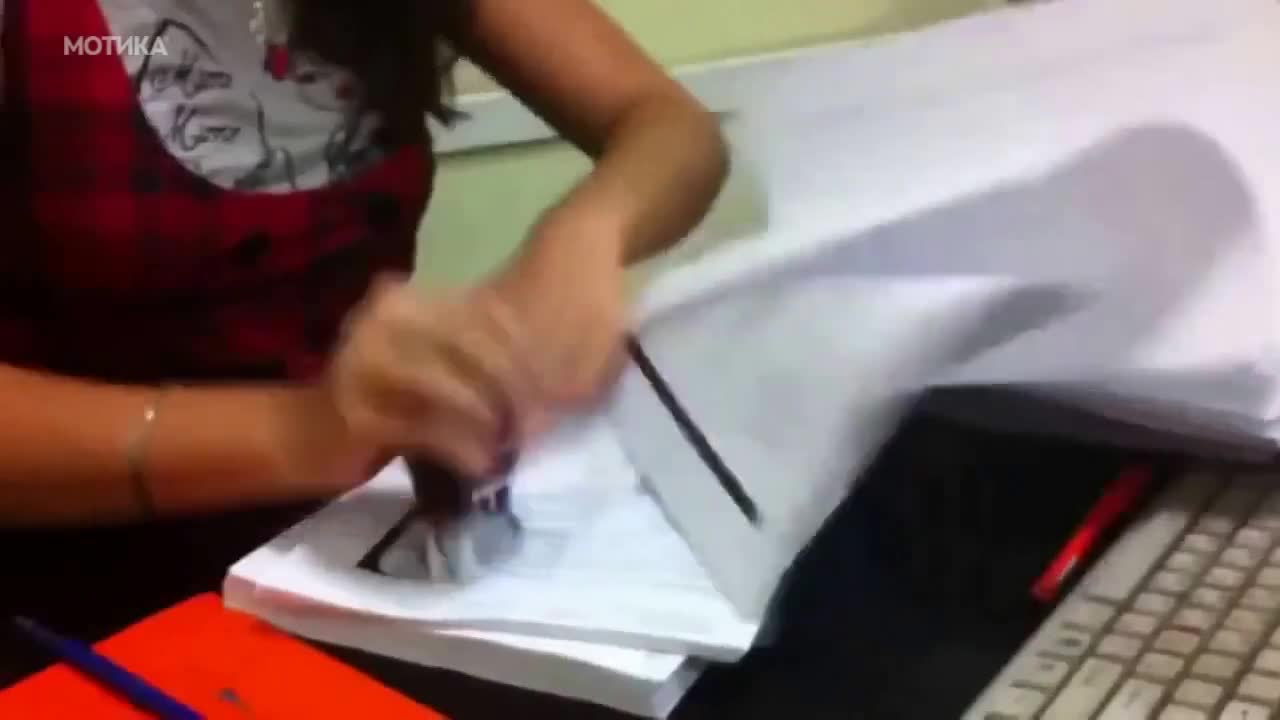 Много бърза секретарка!