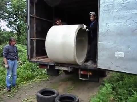 големи малоумници