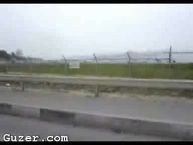 Показно майсторско аварийно кацане на самолет