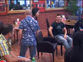 Прическа на Давид (вече с гола глава) Big Brother Family 25.04.2010 