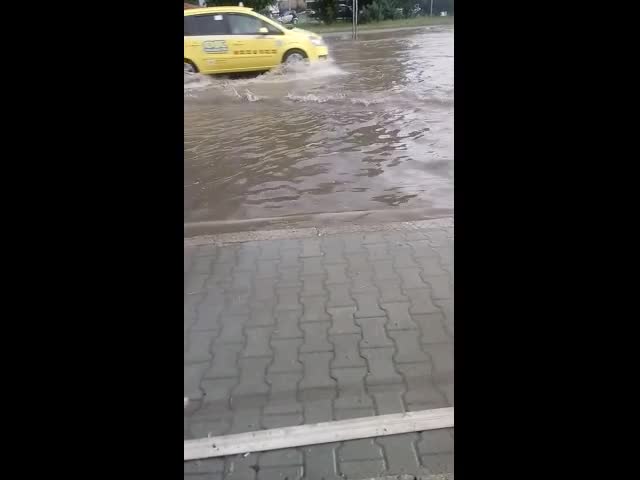 Булевард "Димитър Солунски" в Благоевград след дъжда