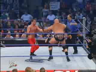 Wwe Кечист Си Пада На Главата.