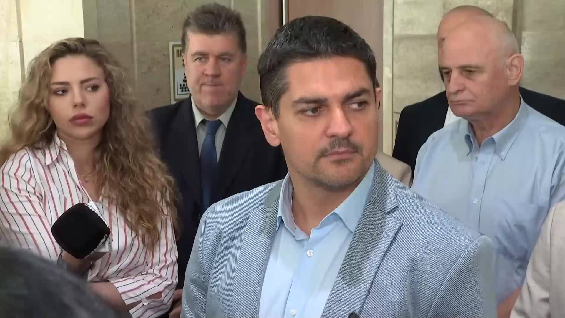 Радостин Василев: За първи път в историята премиерът бяга от блиц контрол