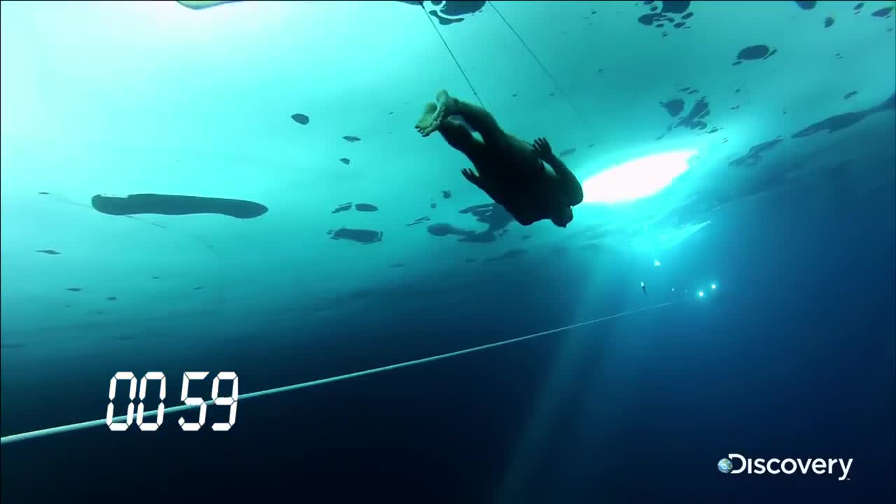 76.2 метра под ледената вода - Stig Severinsen поставя Световен рекорд на Гинес ..