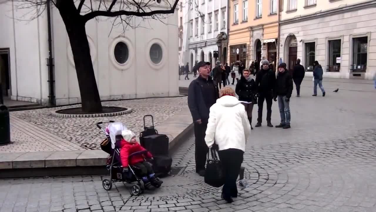 Бебе отне славата от баща си!