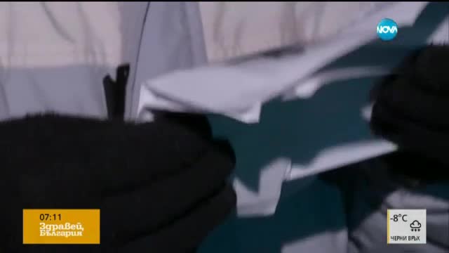 Стотици бежанци бедстват на открито