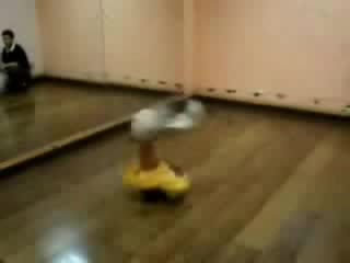 Уникално - Дете Играе Бреик