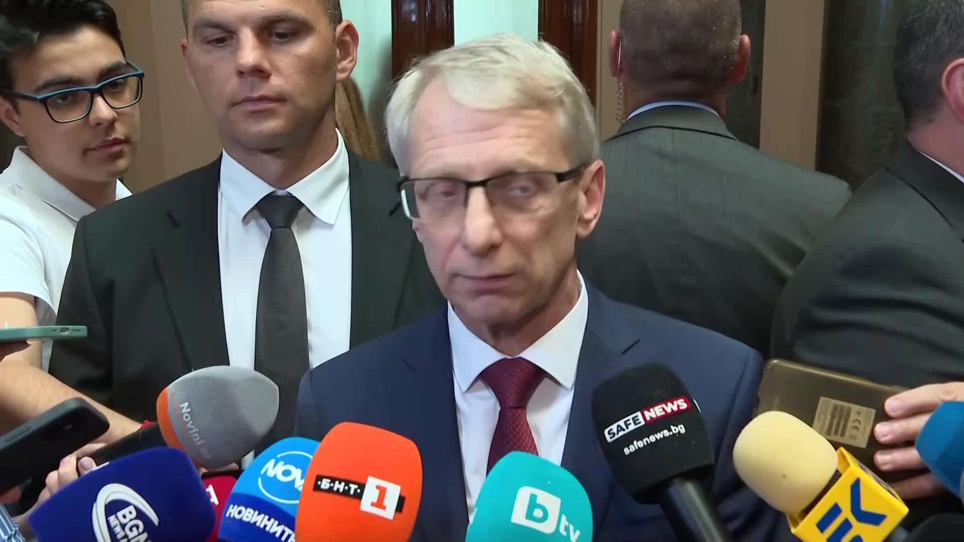 Денков отговори на Радев: България е парламентарна република