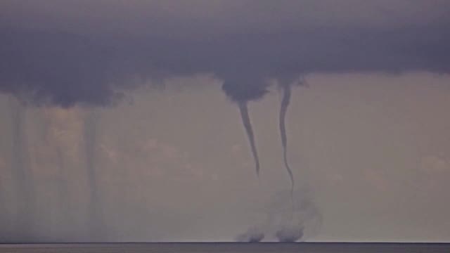 Две водни торнада край Флорида