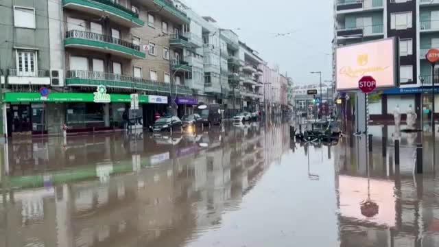 Проливни дъждове отново се изляха над Лисабон