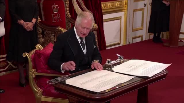 Чарлз III беше обявен официално за крал на Обединеното кралство