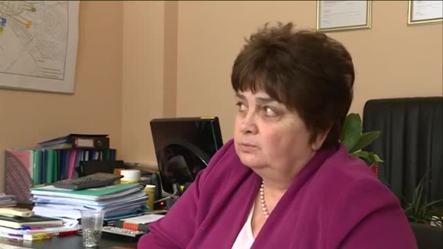 Кой паркира на инвалидни места и по тротоара?