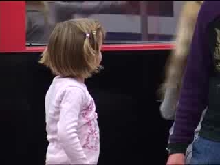Big Brother F - Ива учи дъщеря си да играе кючек 03.04.2010 