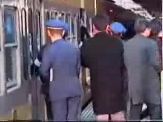 Нещо Ненормално - ПРЕВОЗВАТ ХОРАТА КАТО НЯКАКВИ ЖИВОТНИ
