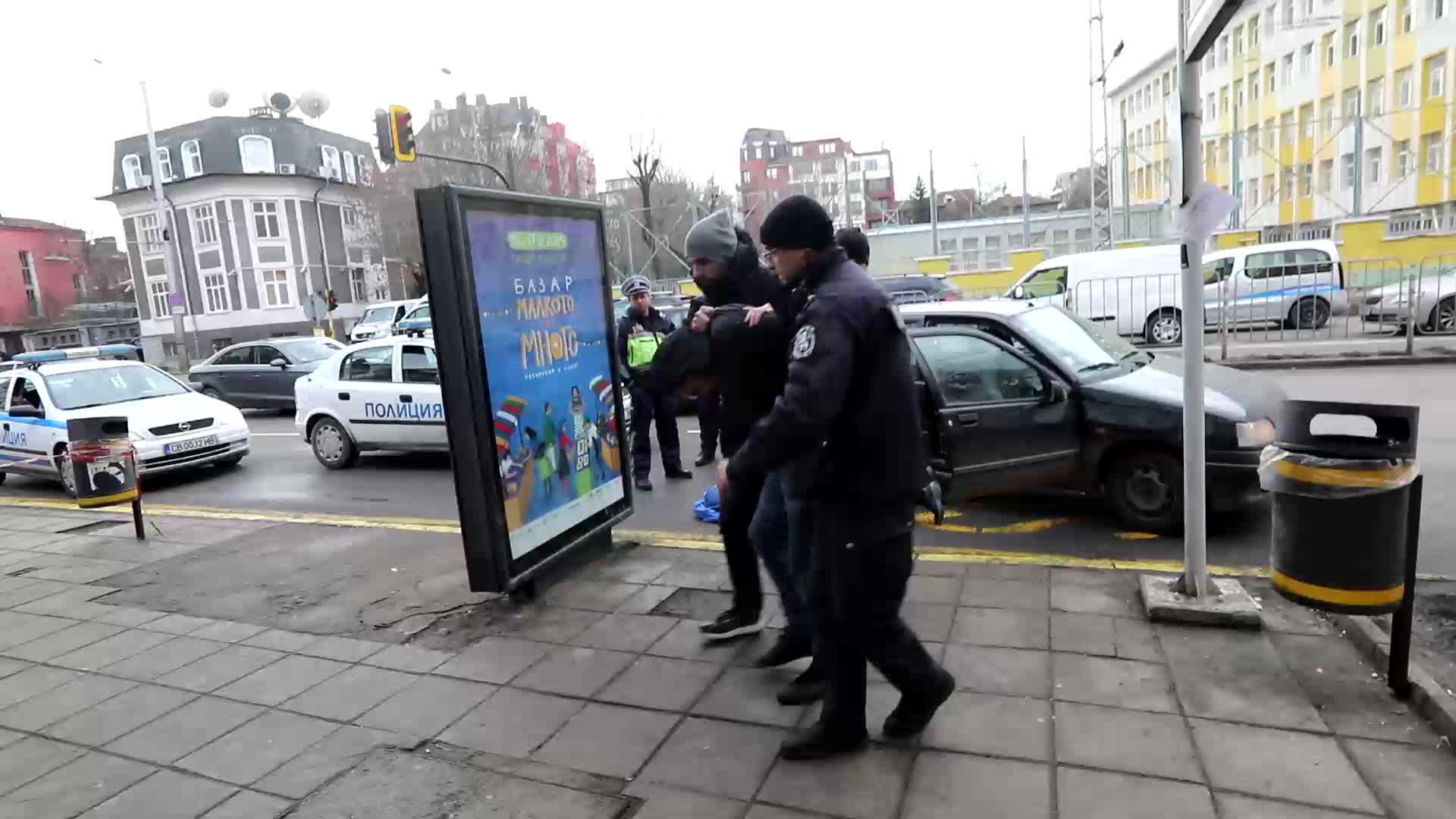 СЛЕД ГОНКА КАТО НА КИНО: Задържаха мъже, разбивали коли в София