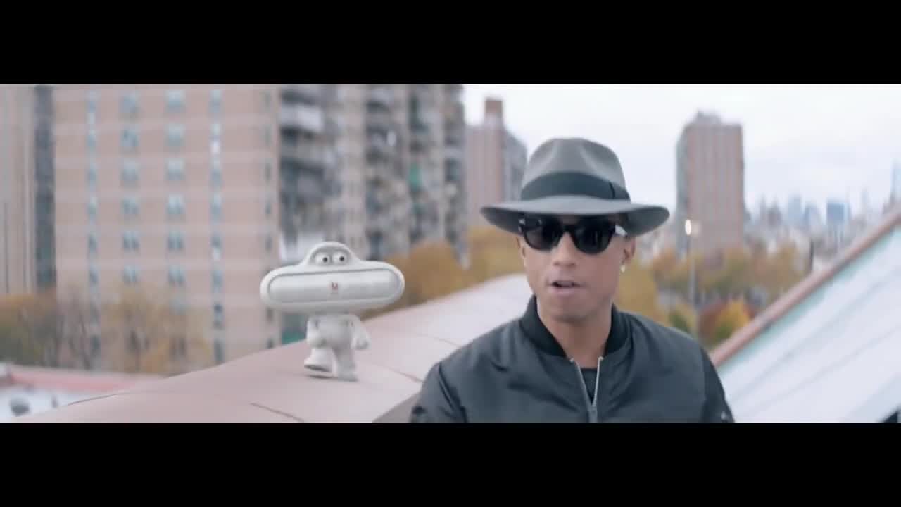 >Супер забавна реклама на преносими тонколони ^ - ^ Pharrell Williams - Happy