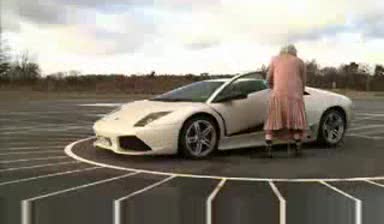 Бабичка прави Drift с Lamborghini Murcielago