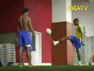 Robinho, Ronaldinho, Ronaldo Играят На 21