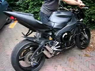 Yamaha R1 зверски звук