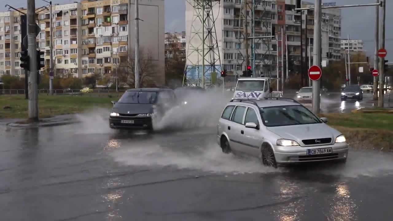 Силен дъжд валя в София