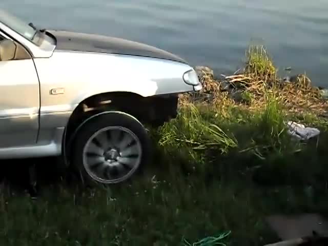 Как се пали кола в Русия, когато акумулатора е паднал!
