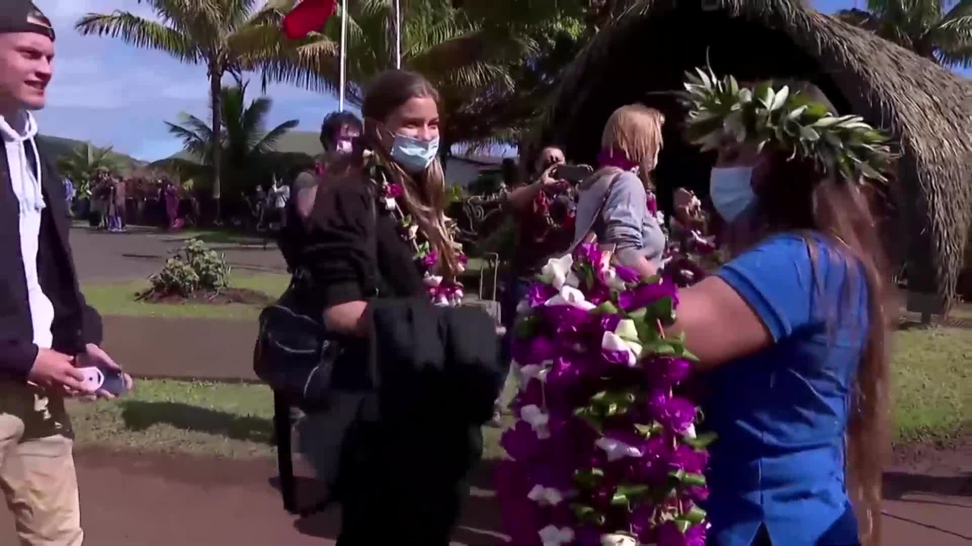 След 2-годишно затваряне: Великденският остров в Чили посрещна първите си гости