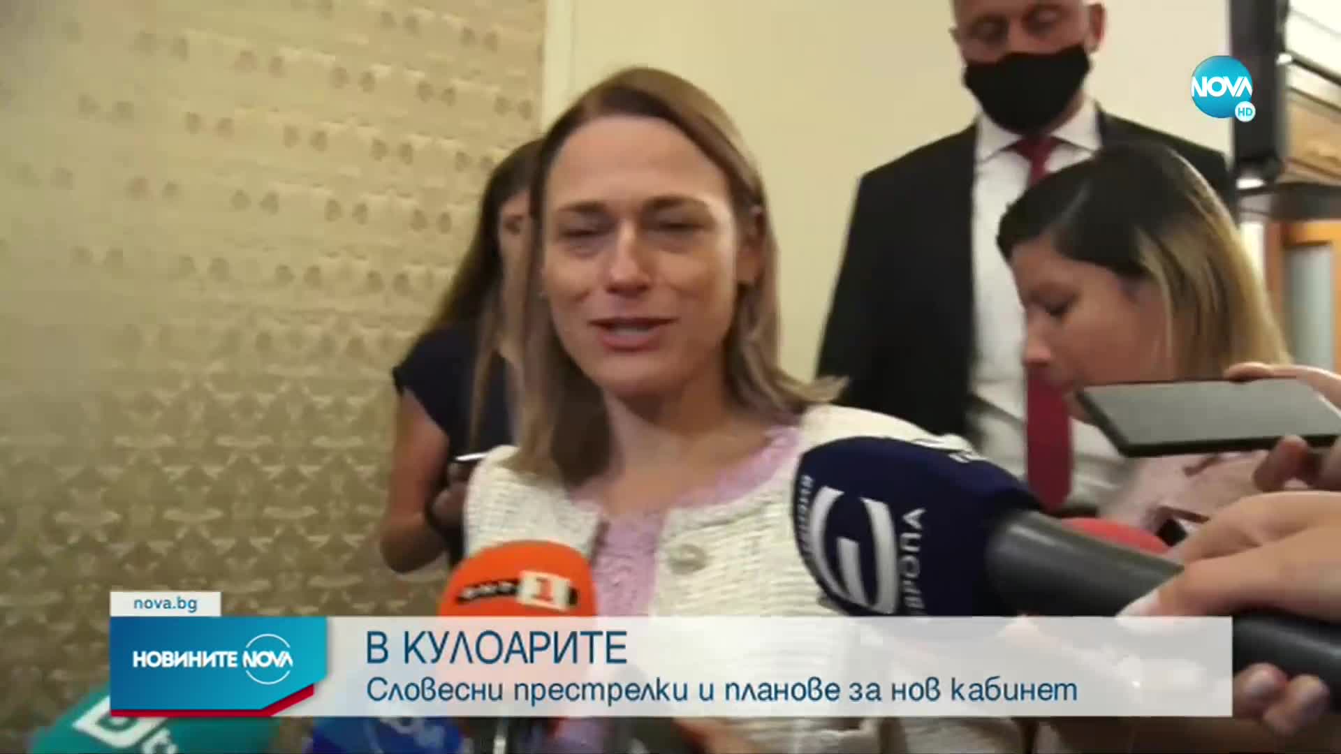 Словесни престрелки между партиите в кулоарите на парламента (ОБЗОР)