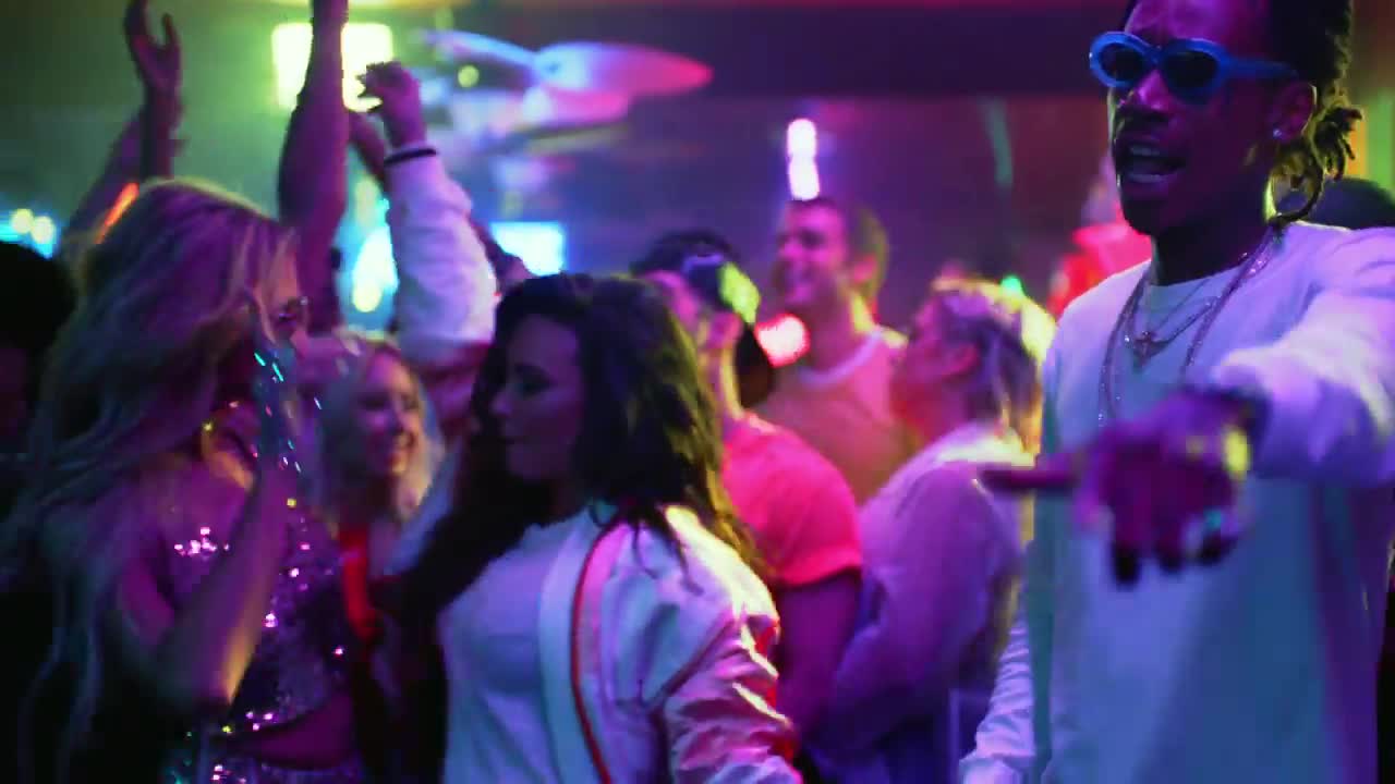 жестока!!! Demi Lovato - Sorry Not Sorry официално видео + Превод