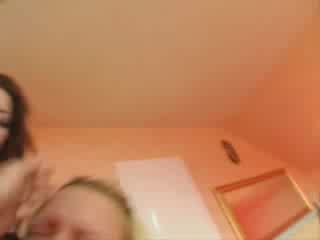 Мацка Си Удря Главата В Камера