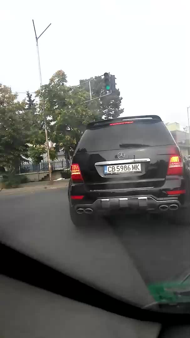 Неправилно престрояване за ляв завой на светофар