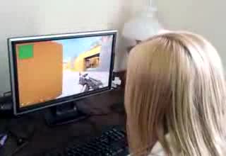 Супер яко маце играе Counter strike source