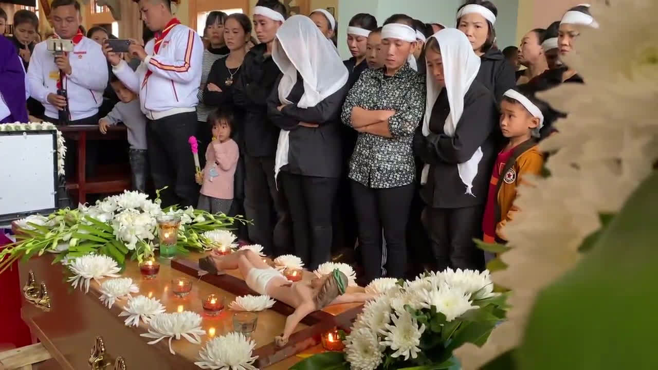 Vietnam: Funeral held for Essex truck trafficking victim