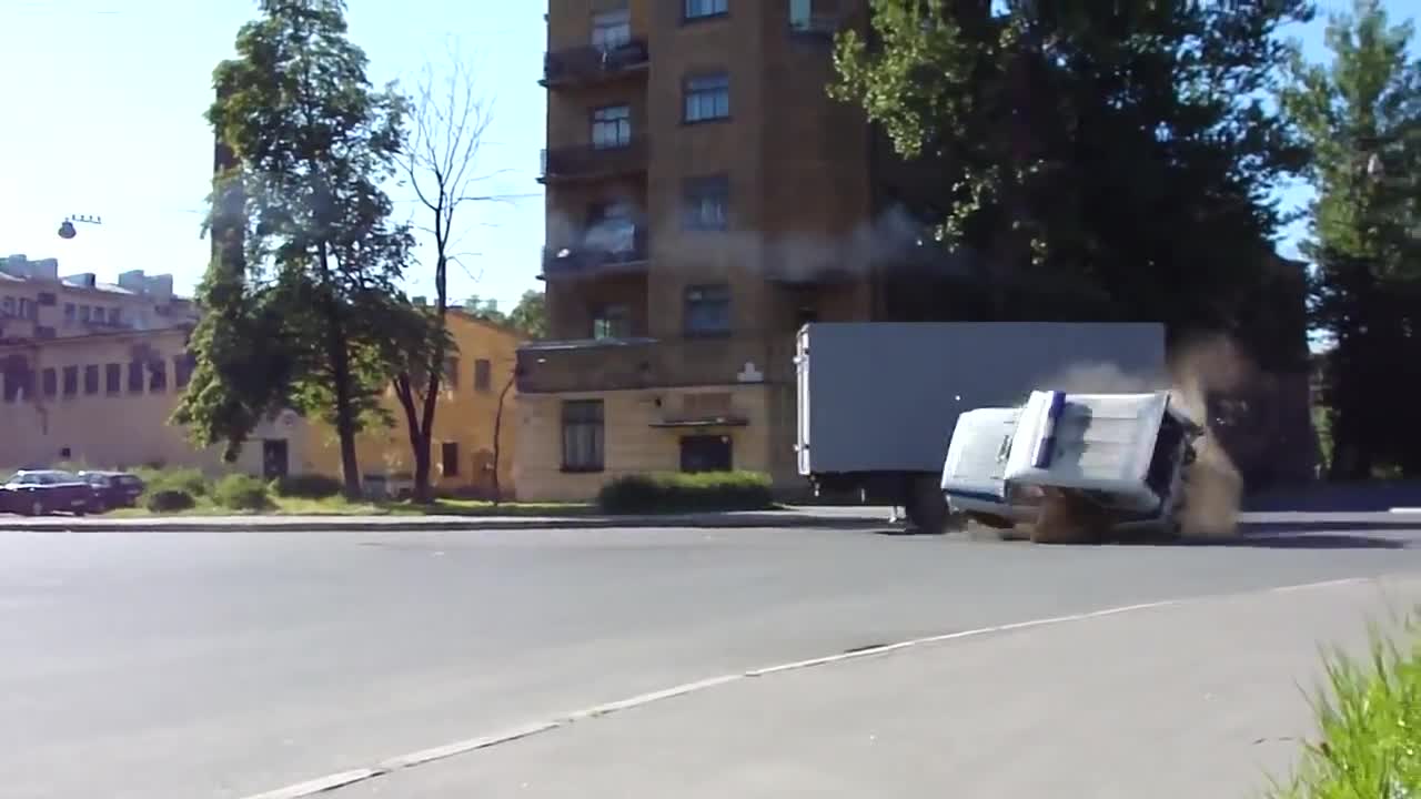 Може ли полицейската Уаз-ка да спре един Камаз на пътя Аз лично не вярвам!