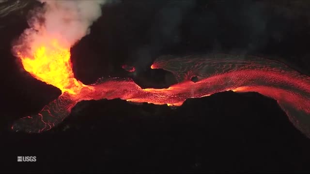 ОТ ДРОН: Отново спиращи дъха кадри на вулкана Килауеа