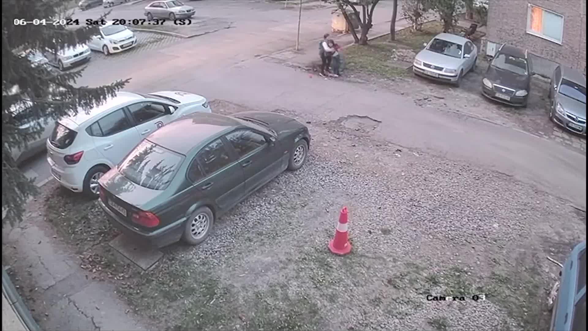 Шофьор блъсна майка и дете в София и избяга