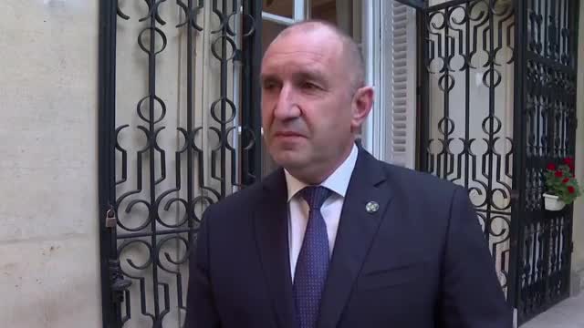 Радев от Париж: Решението за Украйна е в дипломацията, а не в нова военна помощ