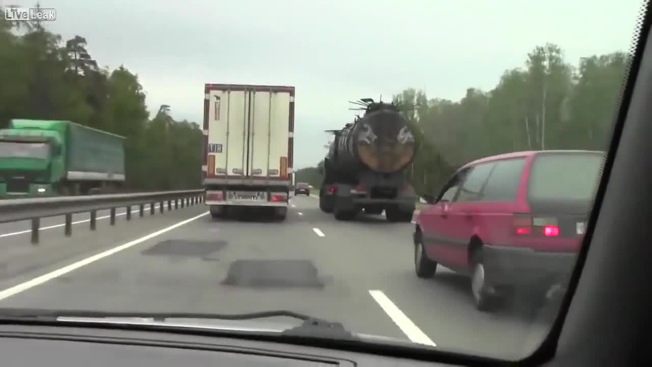 По пътищата на Русия .. щур камион готов за апокалипсиса !!!