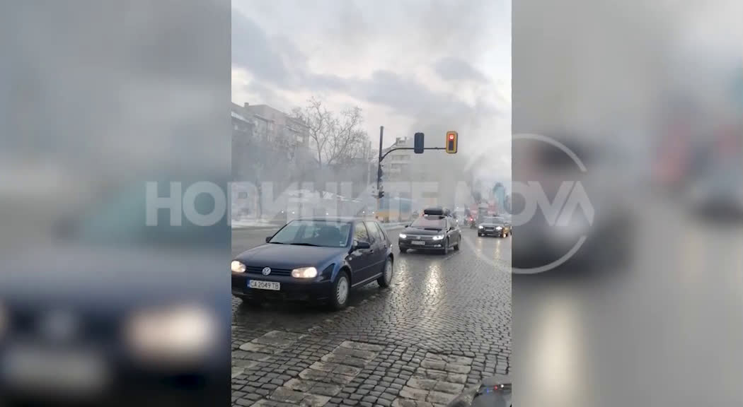 От "Моята новина": Кола горя близо до „Пирогов"