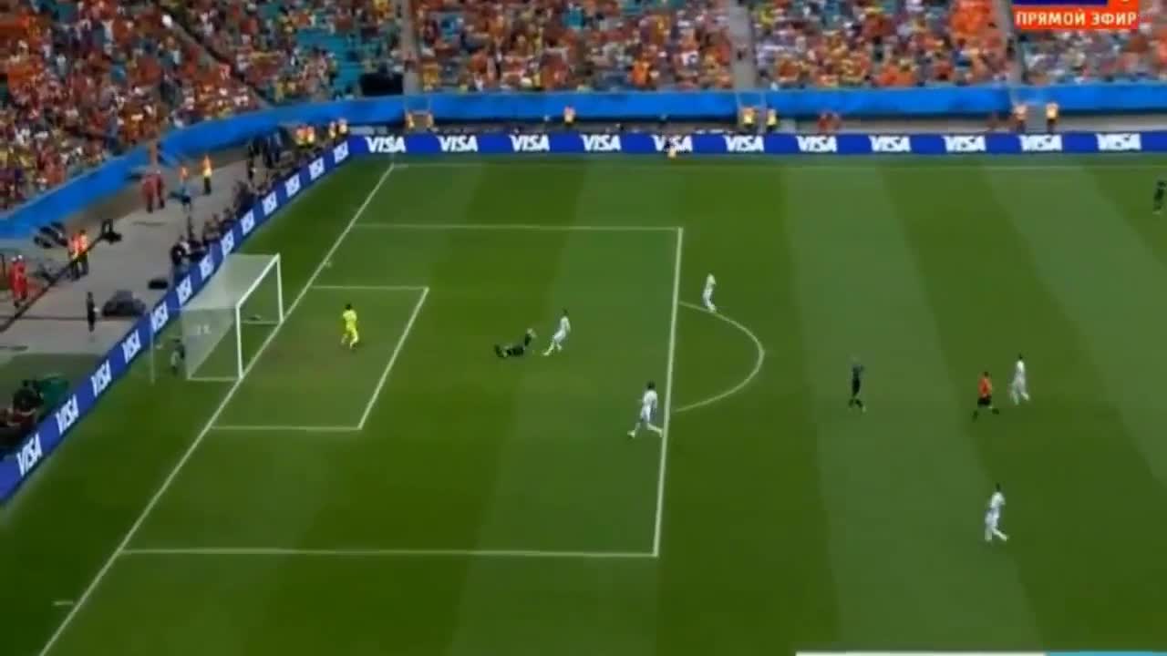 Брилянтен гол на Робин Ван Перси ... Испания - Холандия 1:1 / 13_06_2014