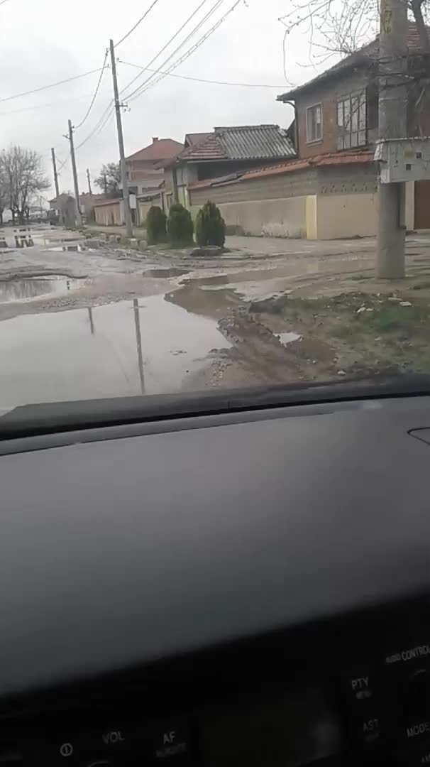 Дупки по пътищата на Белозем