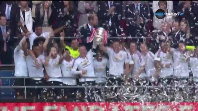 Награждаване на Манчестър Юнайтед след спечелването на ФА Къп