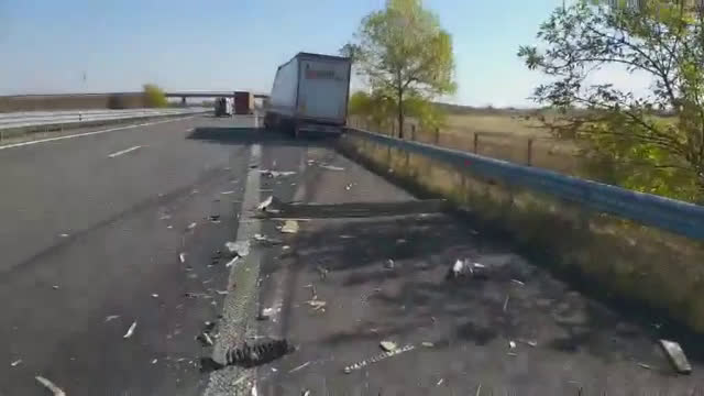 Катастрофа затруднява движението на АМ „Тракия”