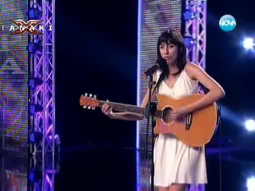 Момиче се разплака на сцената на X - Factor ( Страхотен талант ) 16.09.11